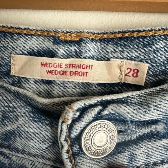 Levis Wedgie Straight Light Wash Frayed Hem Button Fly Jean Shorts Size 28 - Picture 6 of 6